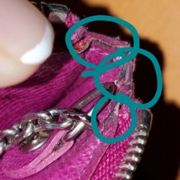 Louis Vuitton Epi Leather Cles or Key Pouch in the Color Grenade Authentic - Picture 7 of 8